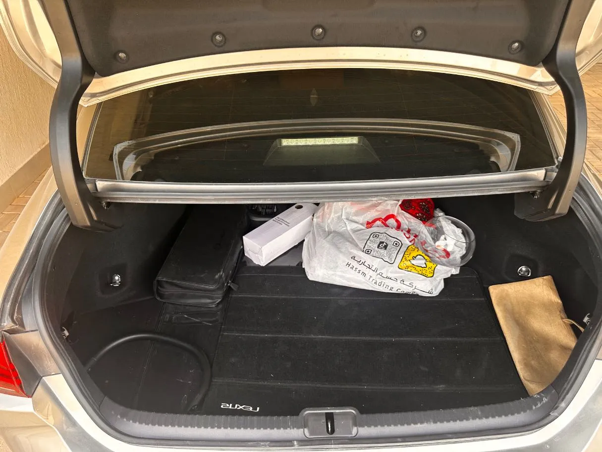 Car image 23