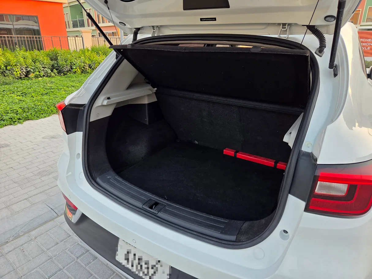 Car image 10