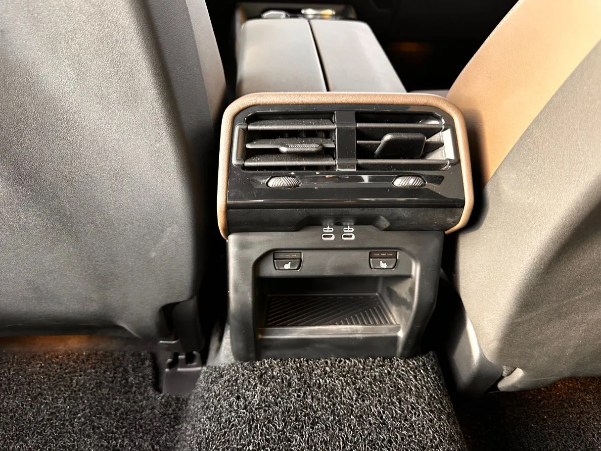 Car image 27