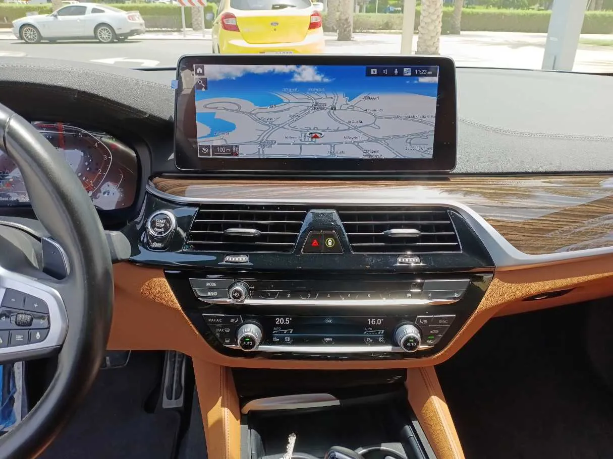Car image 16