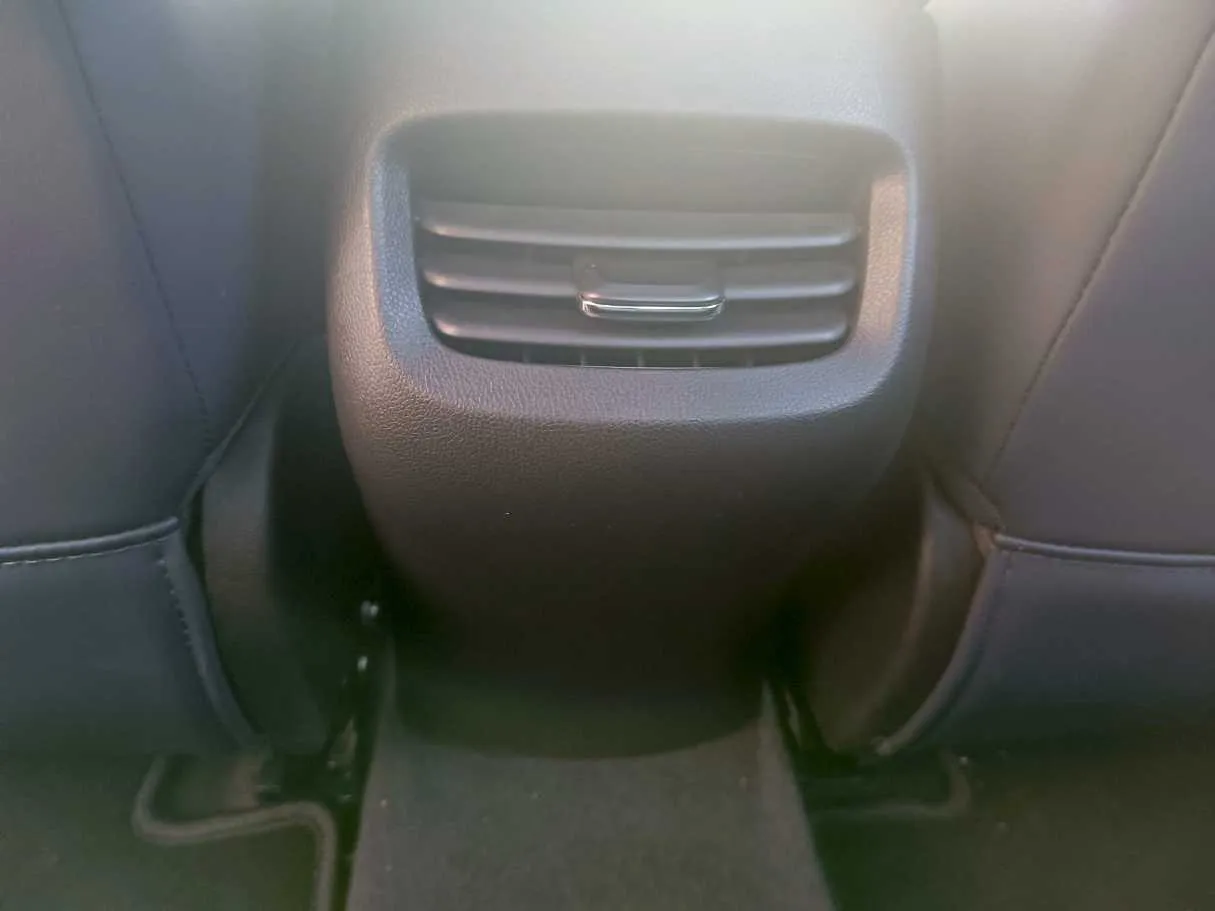 Car image 28