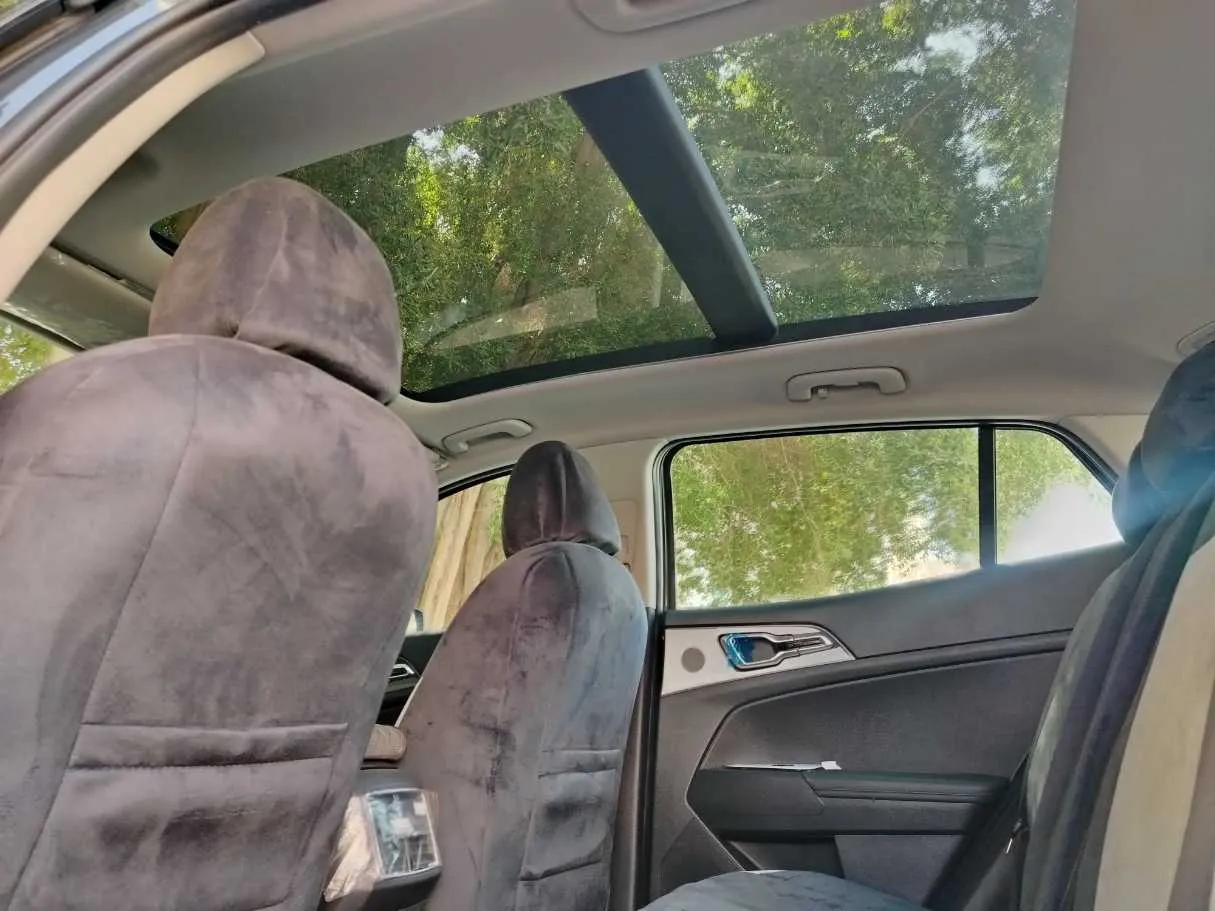 Car image 20