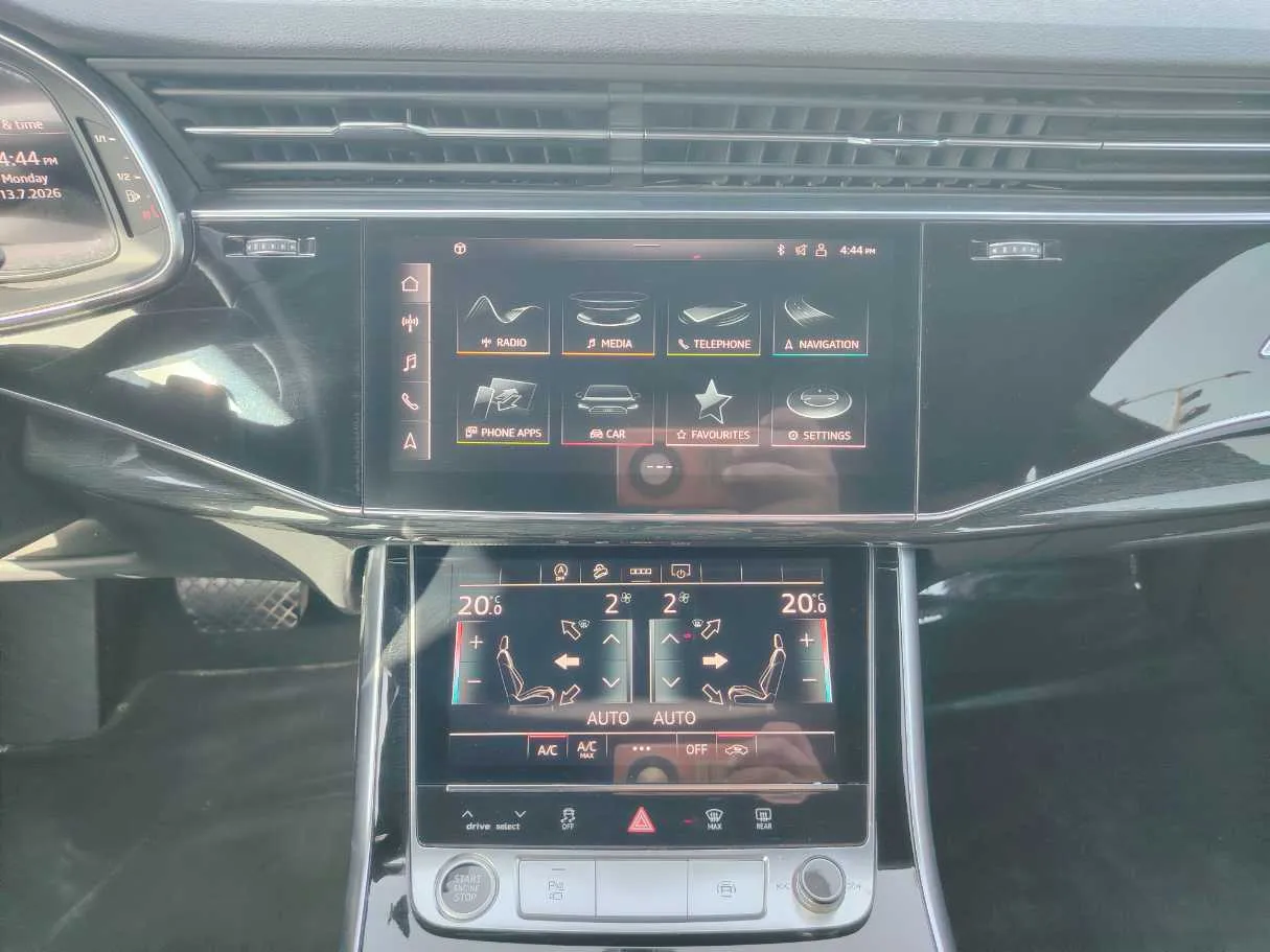 Car image 20