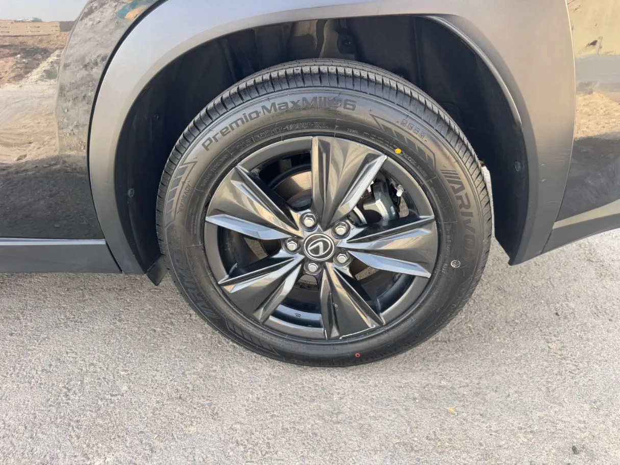 Car image 9