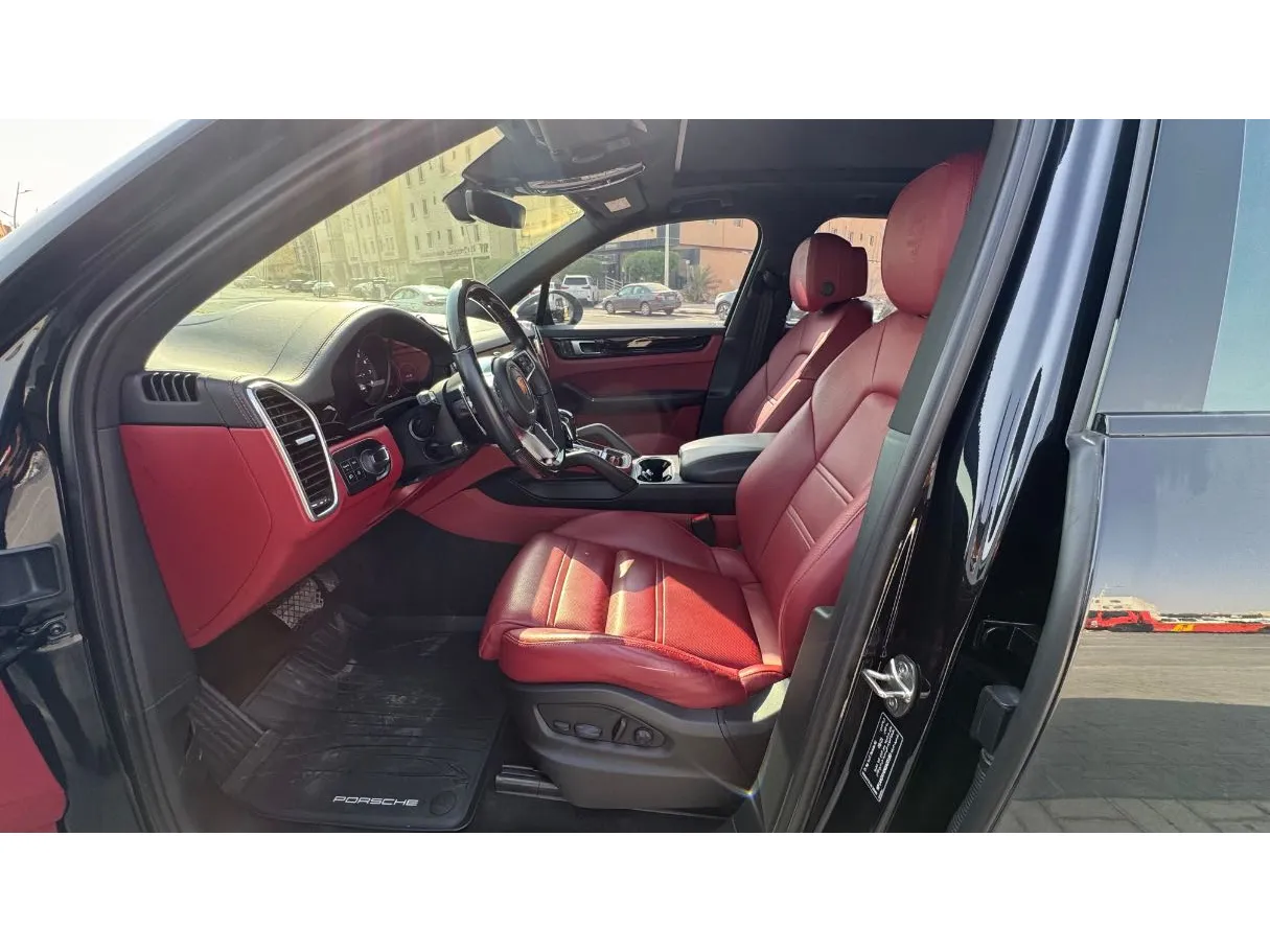 Car image 10