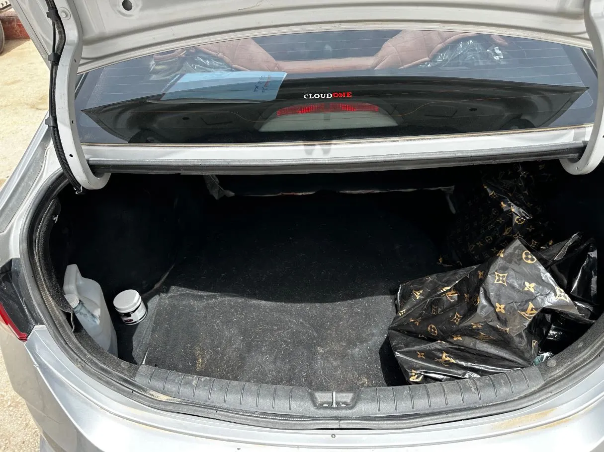 Car image 24