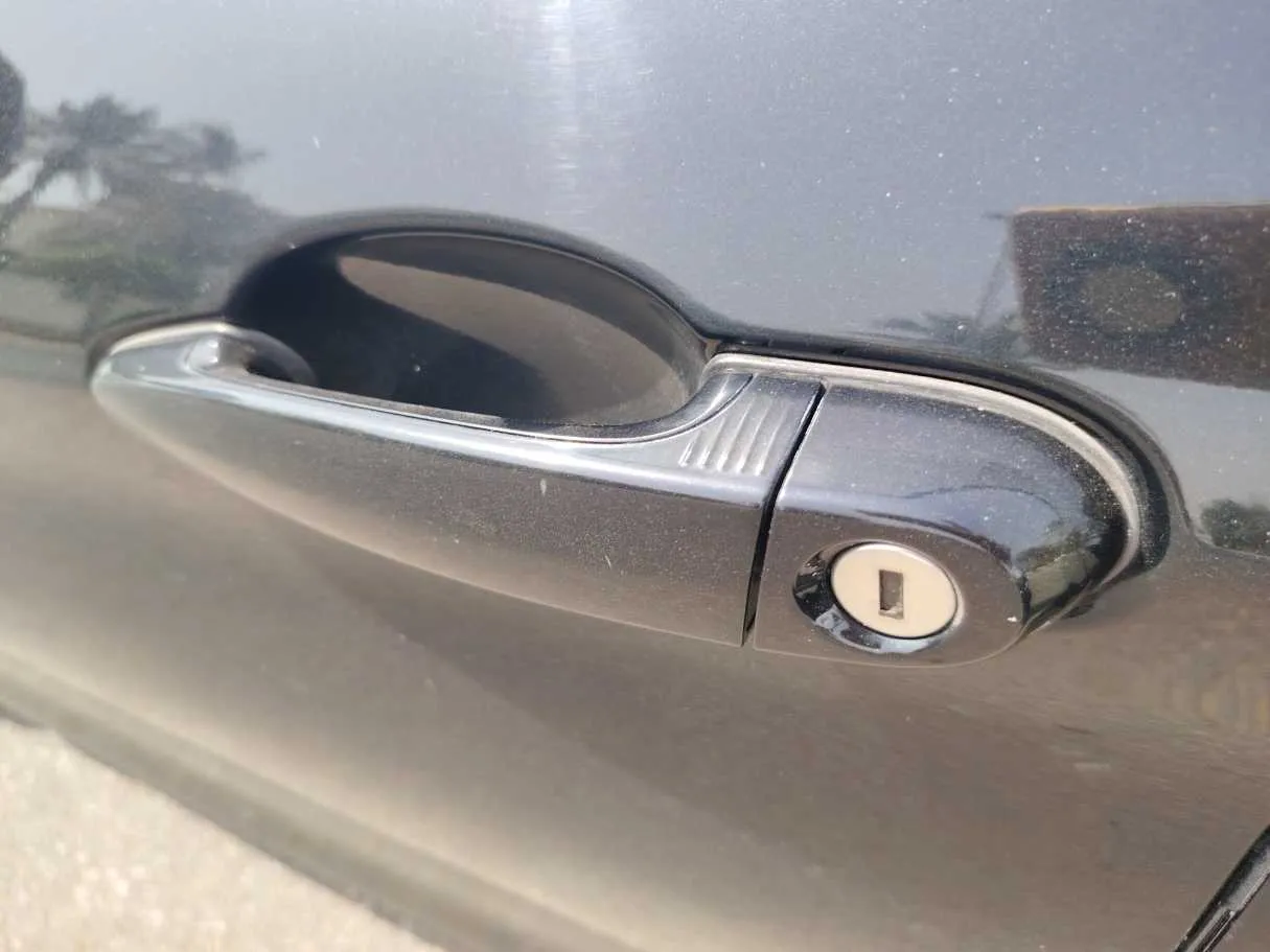 Car image 30