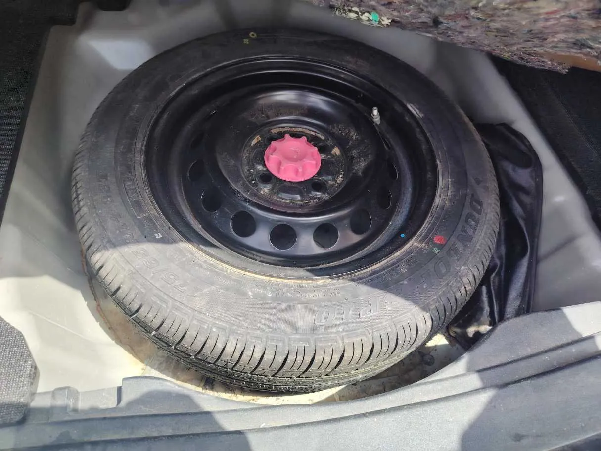 Car image 27
