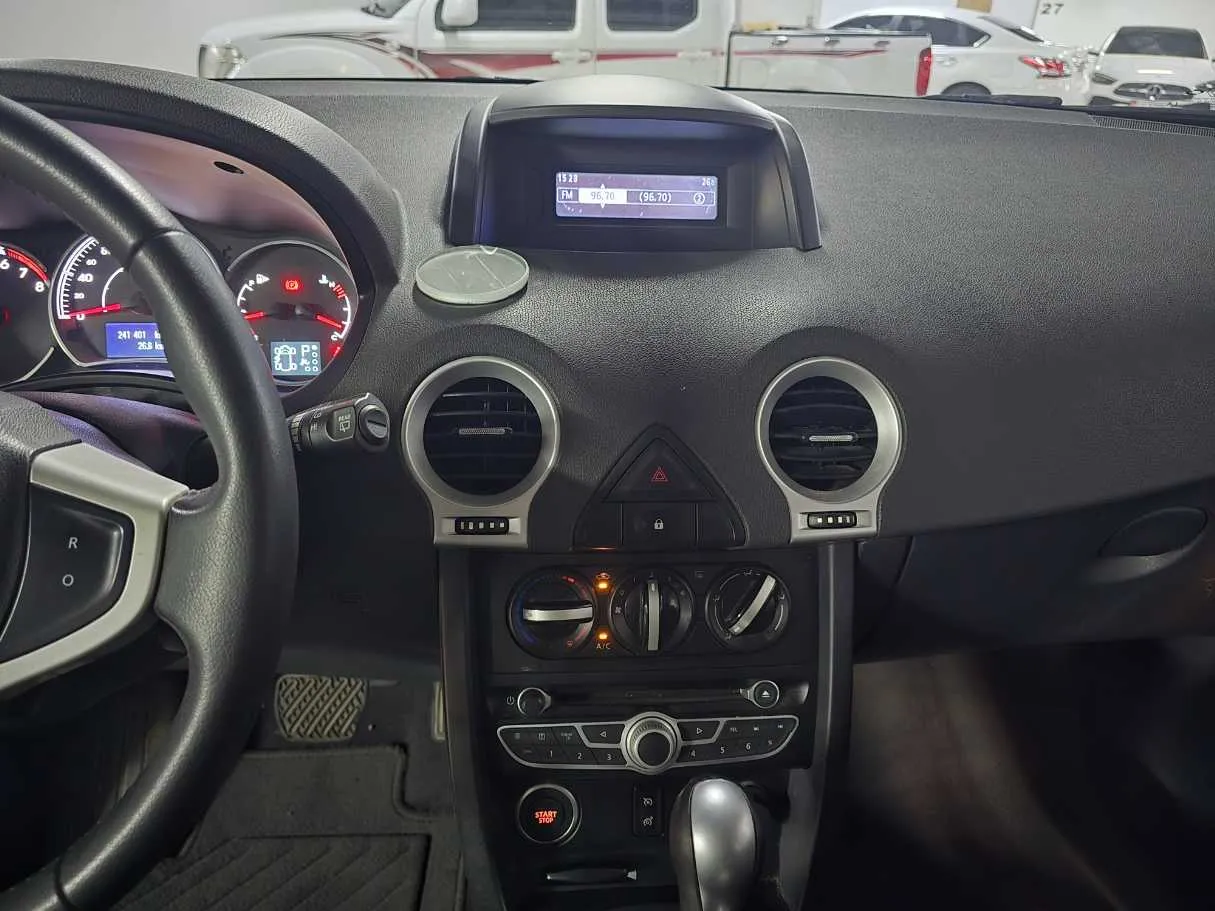 Car image 16