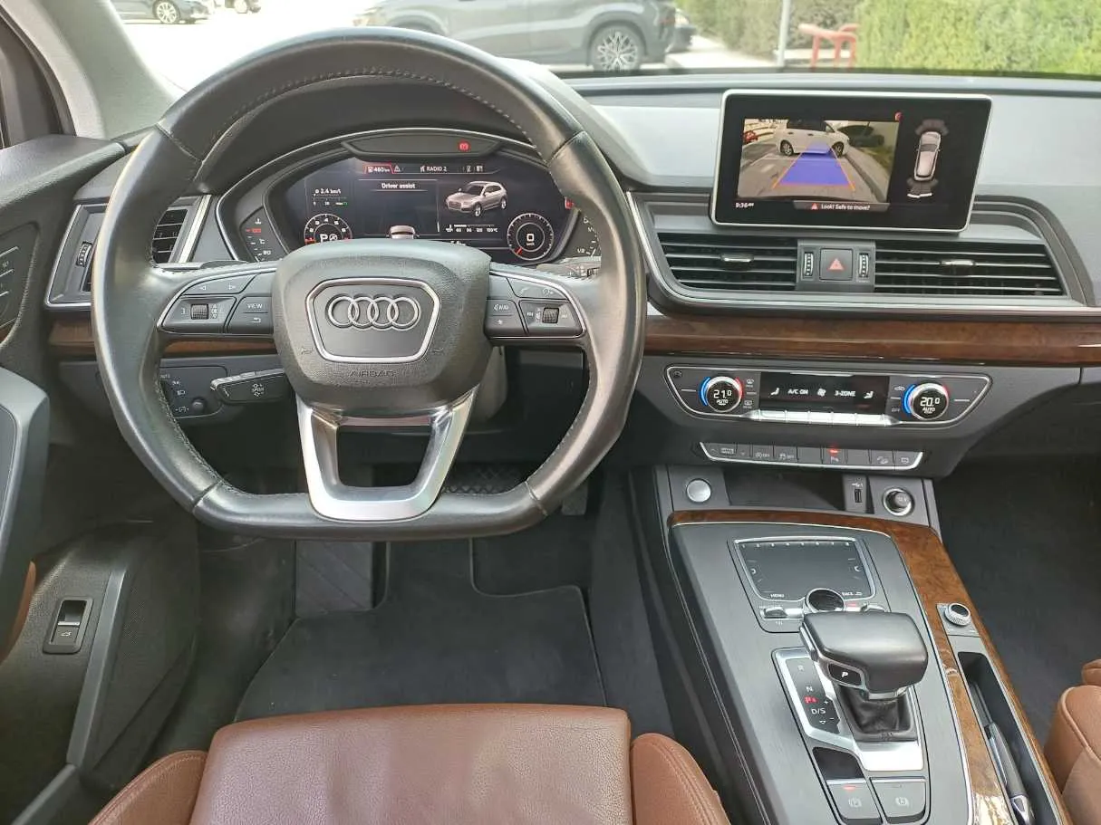 Car image 17