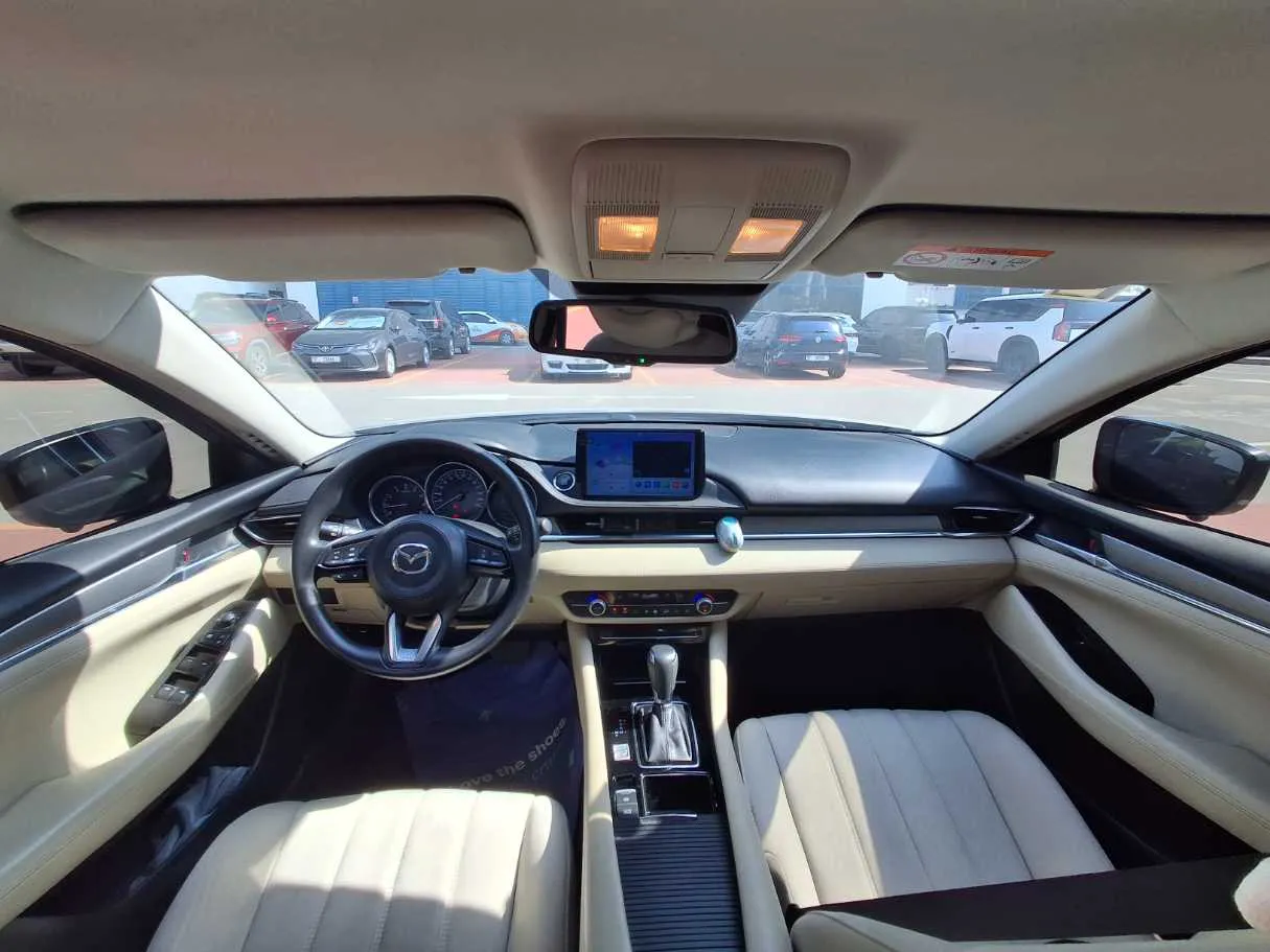 Car image 19