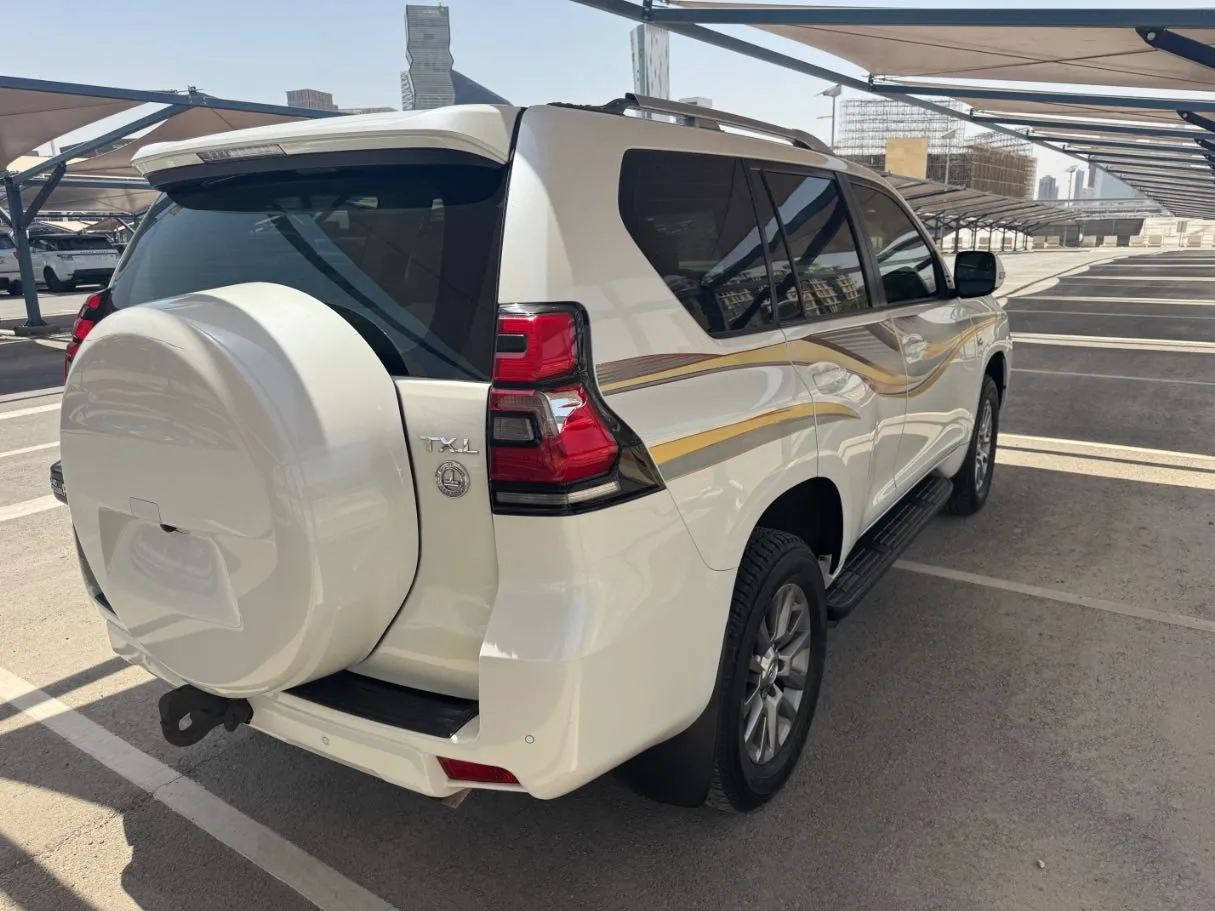 Car image 5