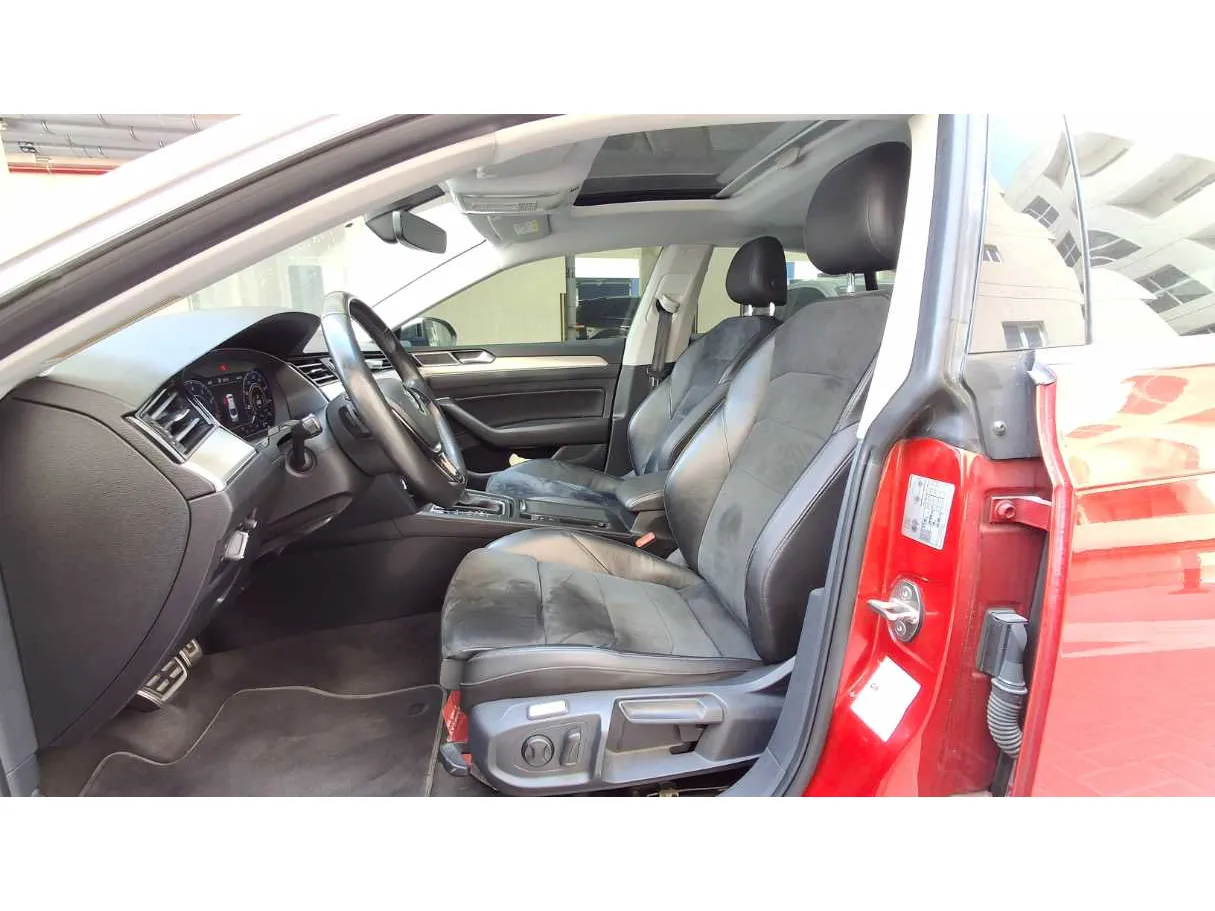 Car image 12