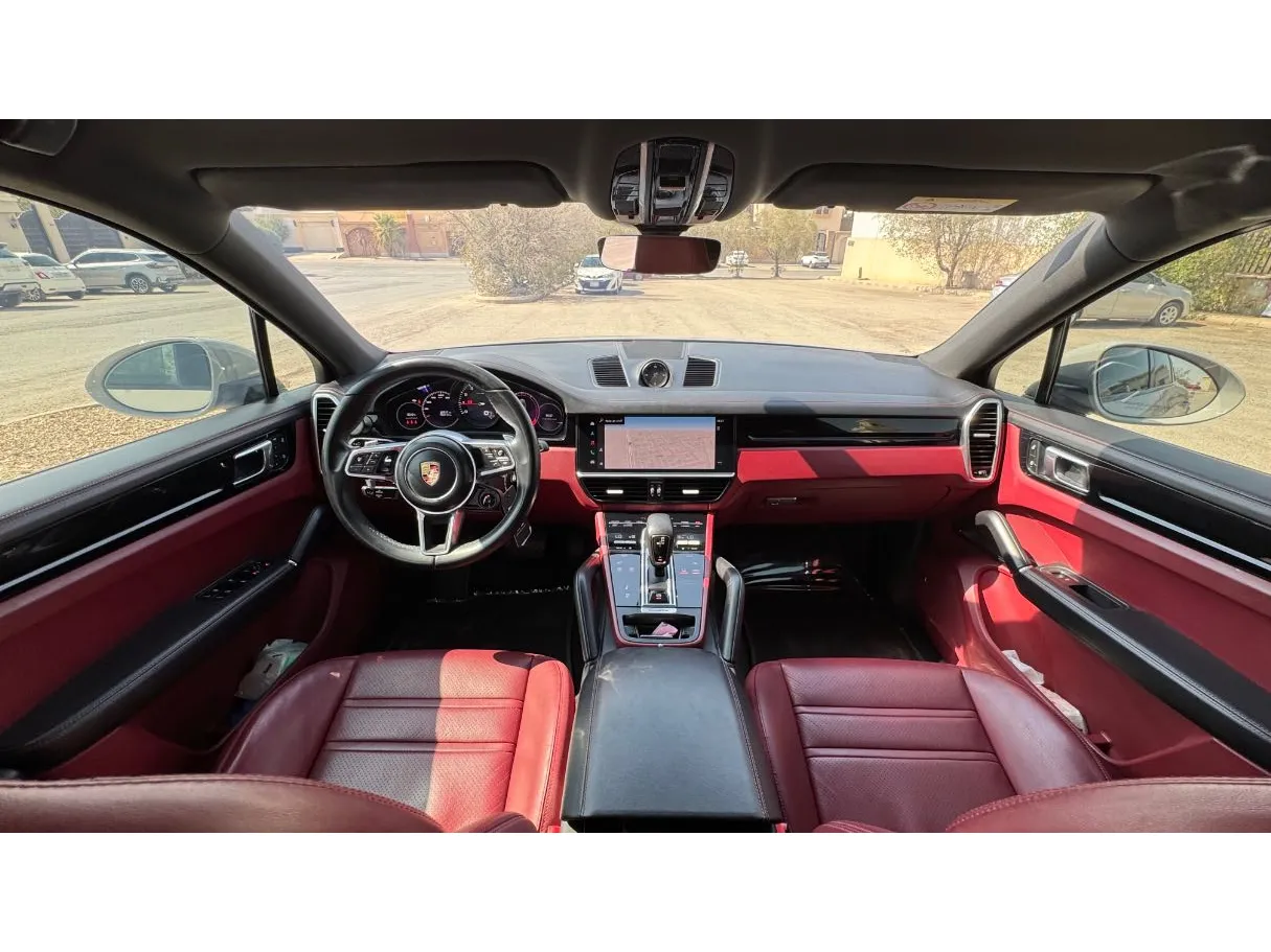 Car image 15