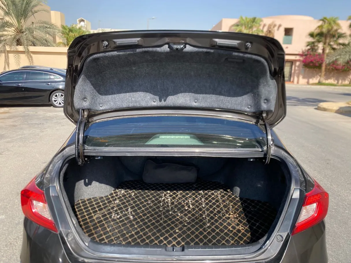 Car image 19
