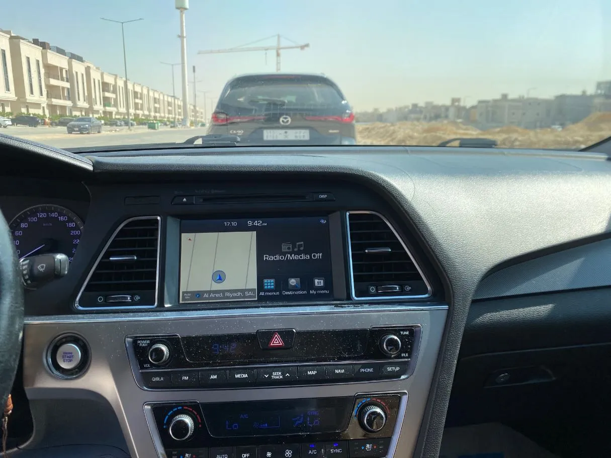 Car image 16