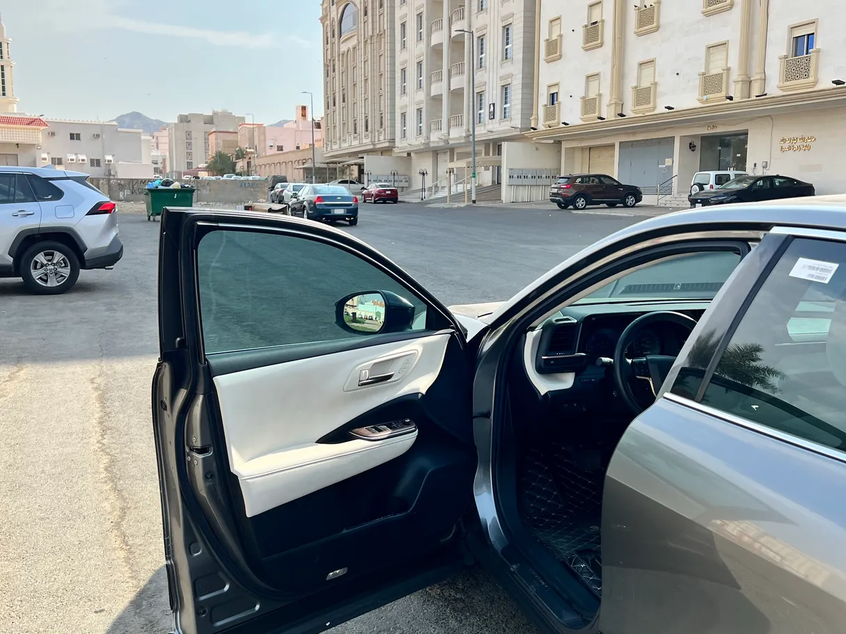 Car image 6