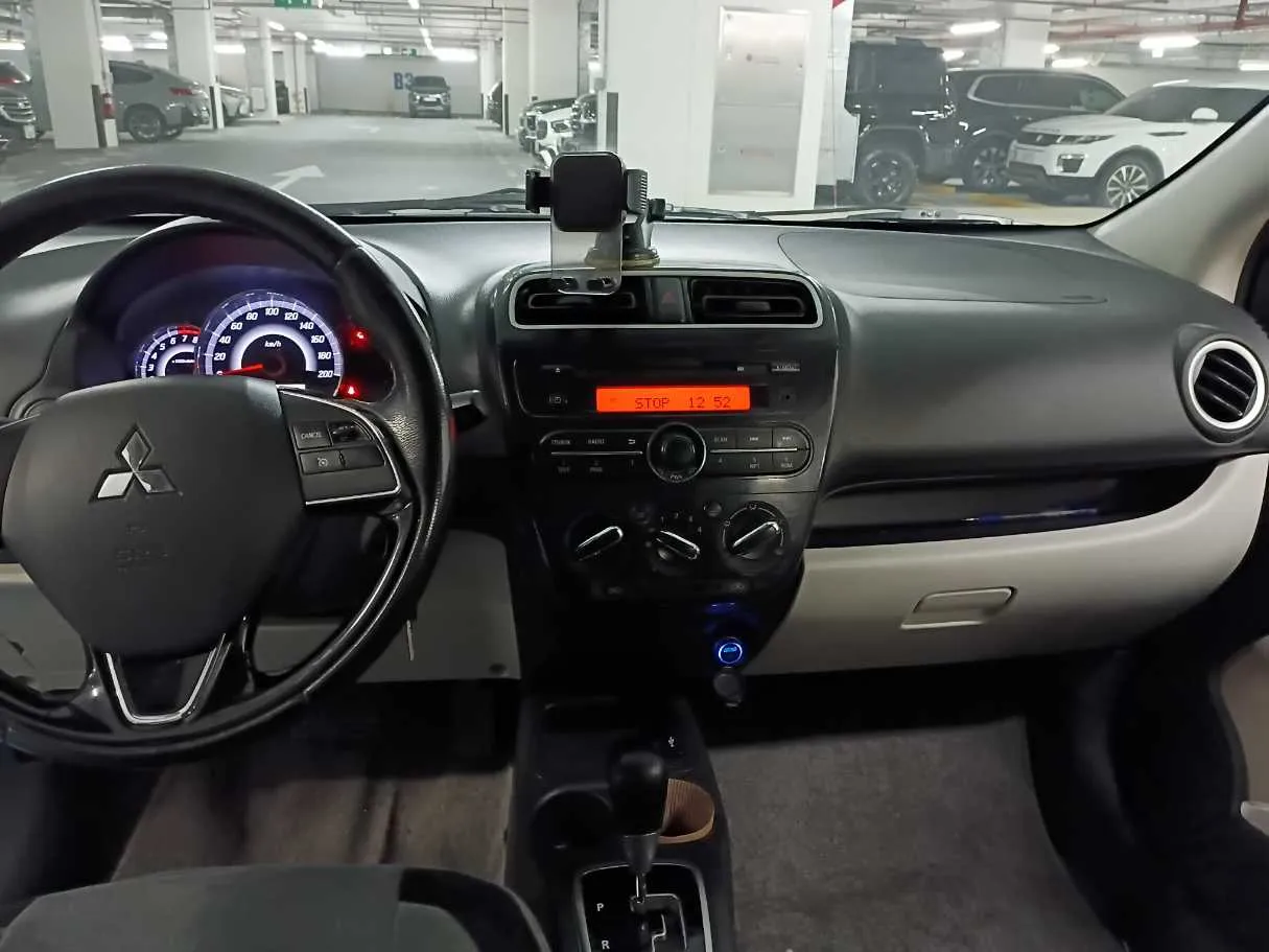 Car image 17