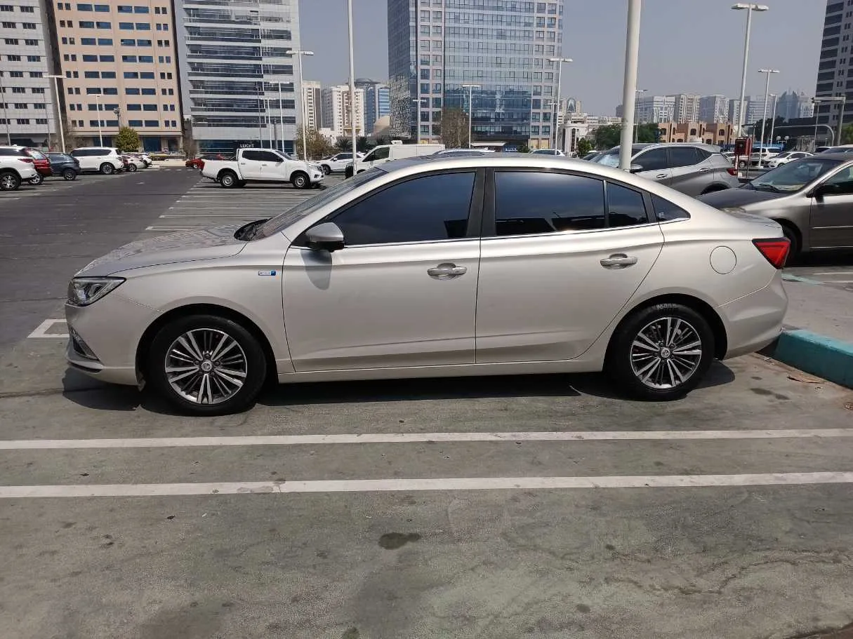 Car image 4