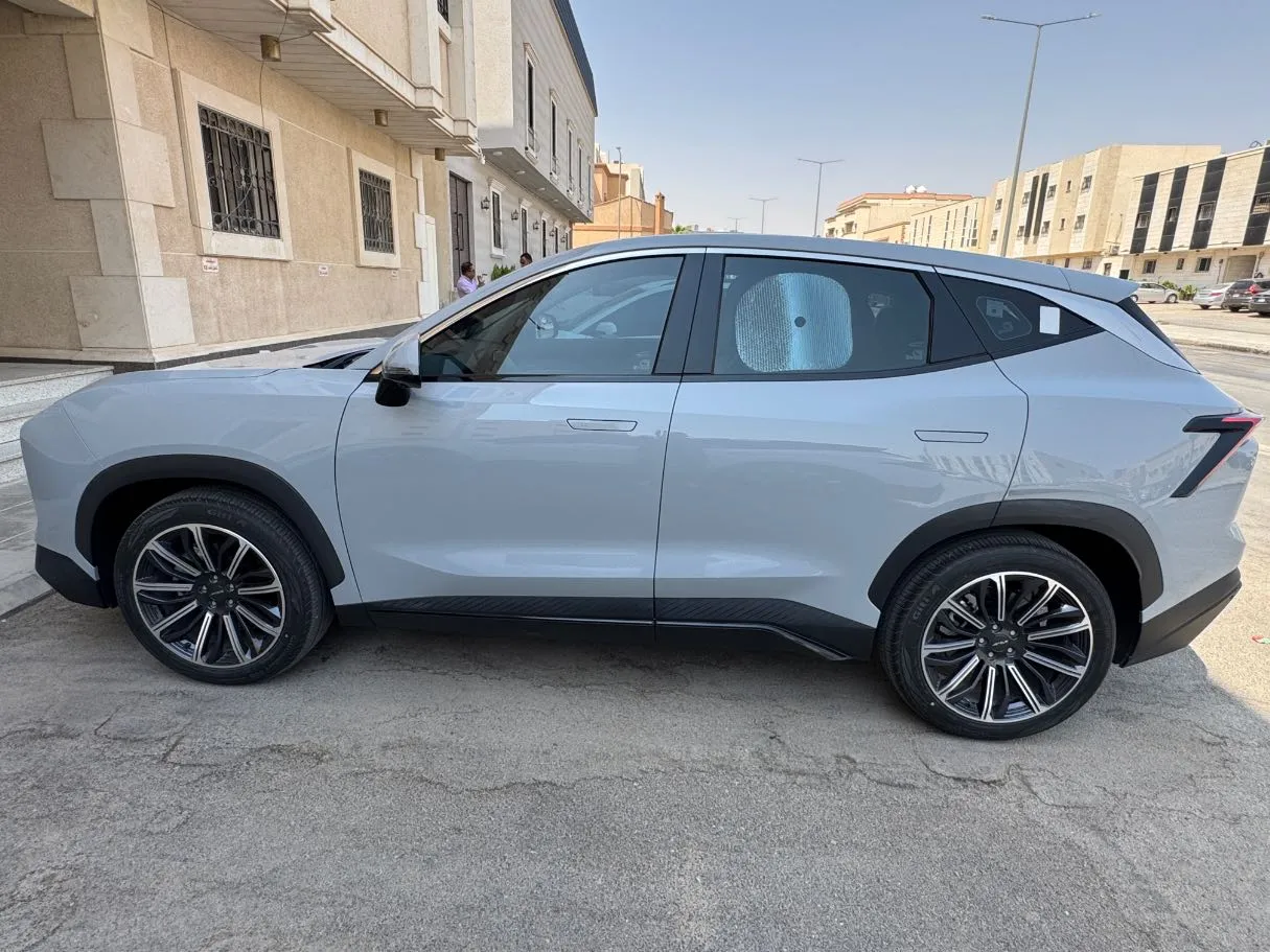 Car image 8