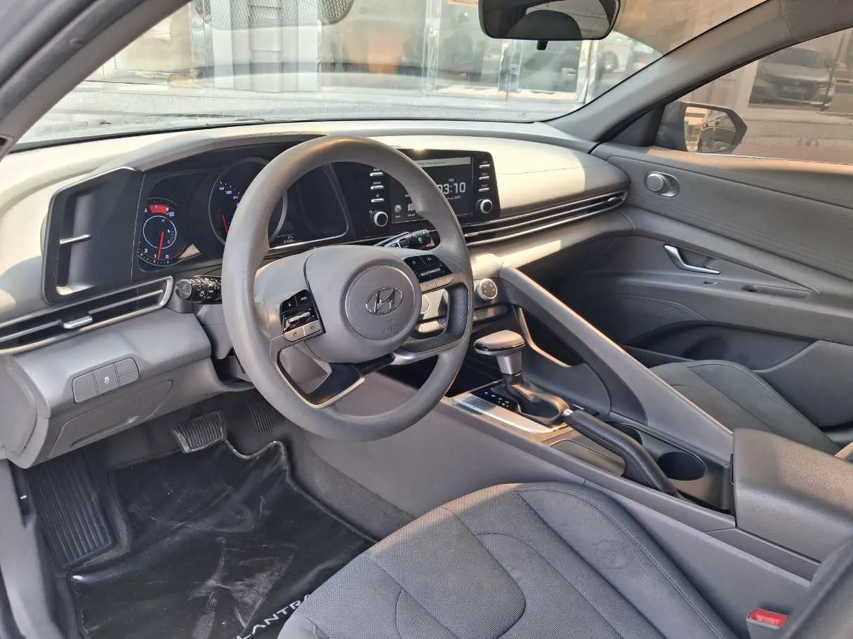 Car image 9