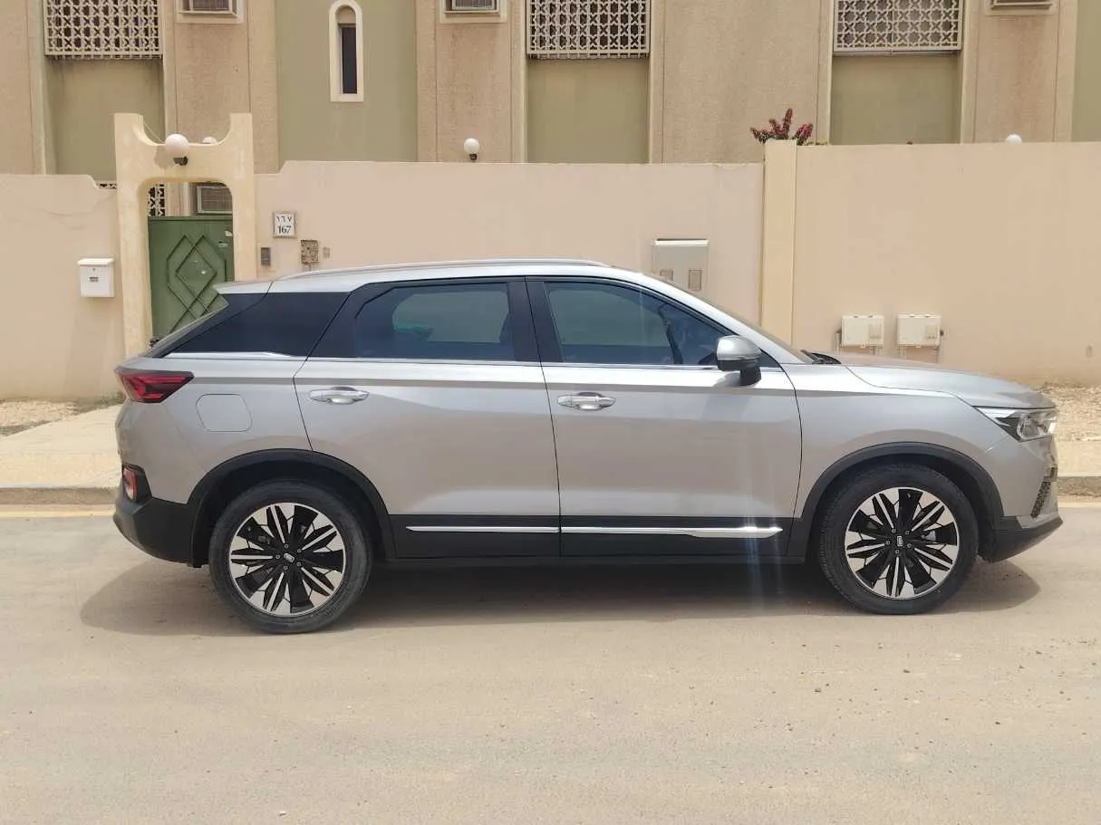 Car image 4
