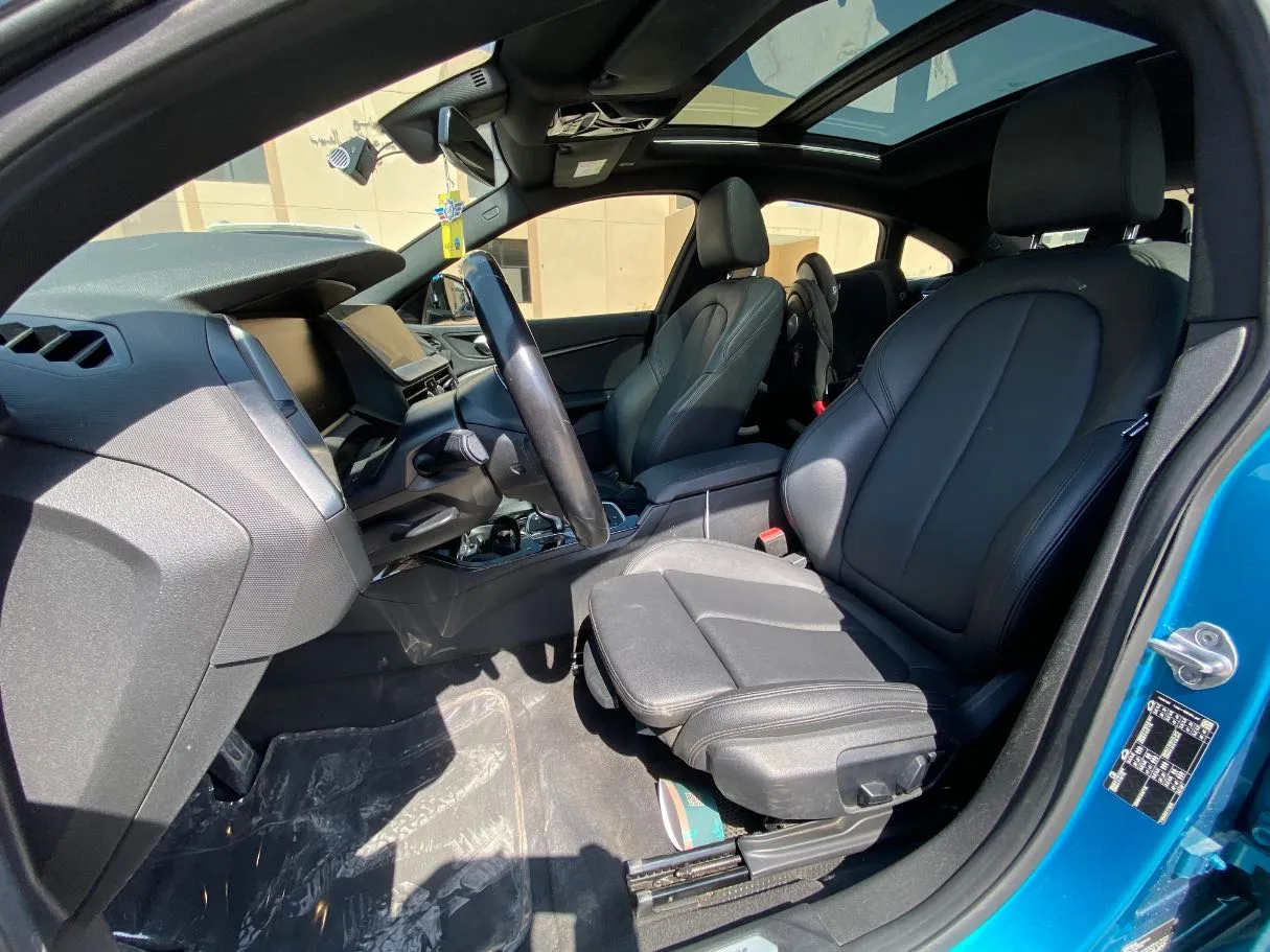 Car image 11