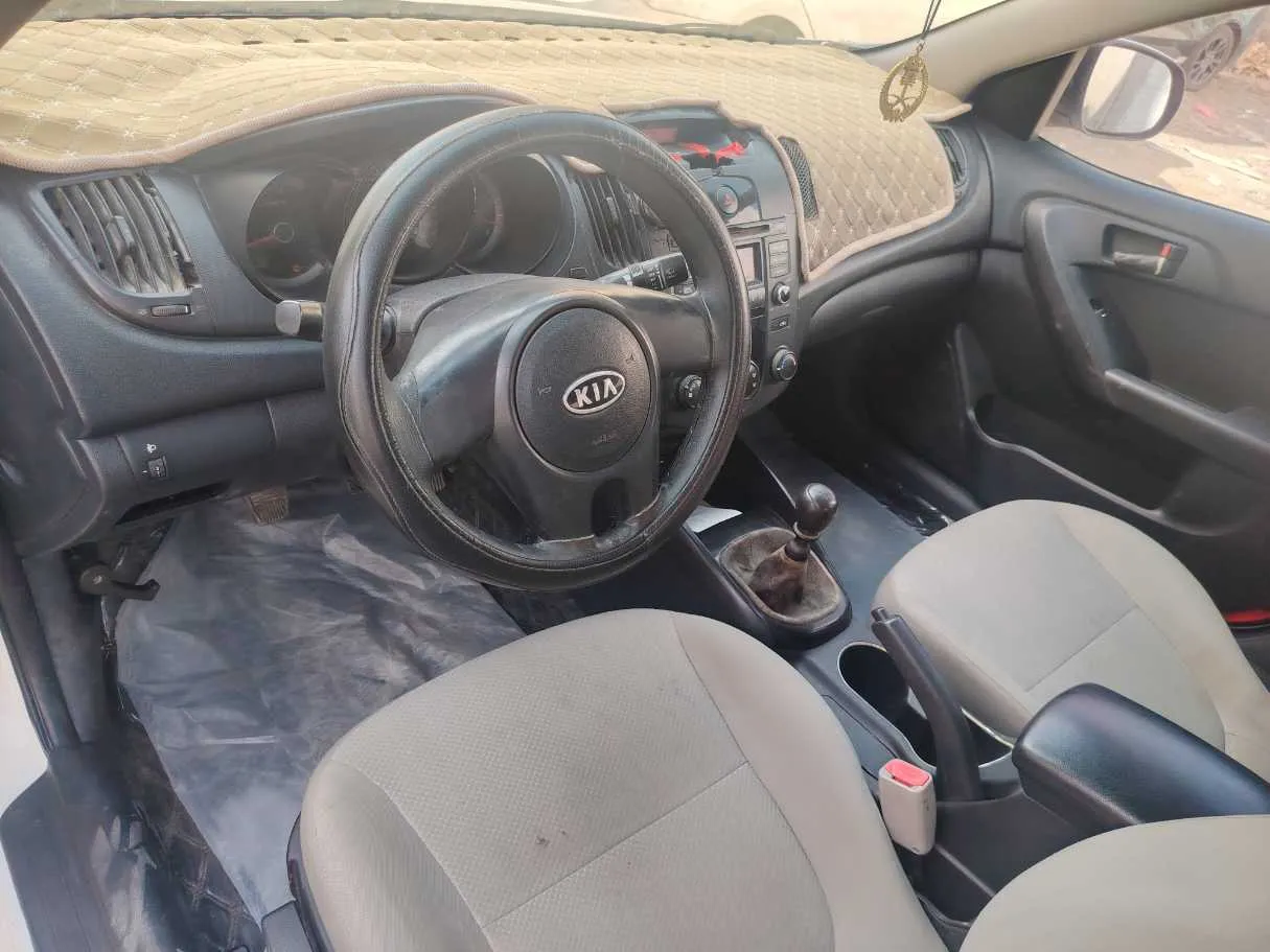 Car image 12