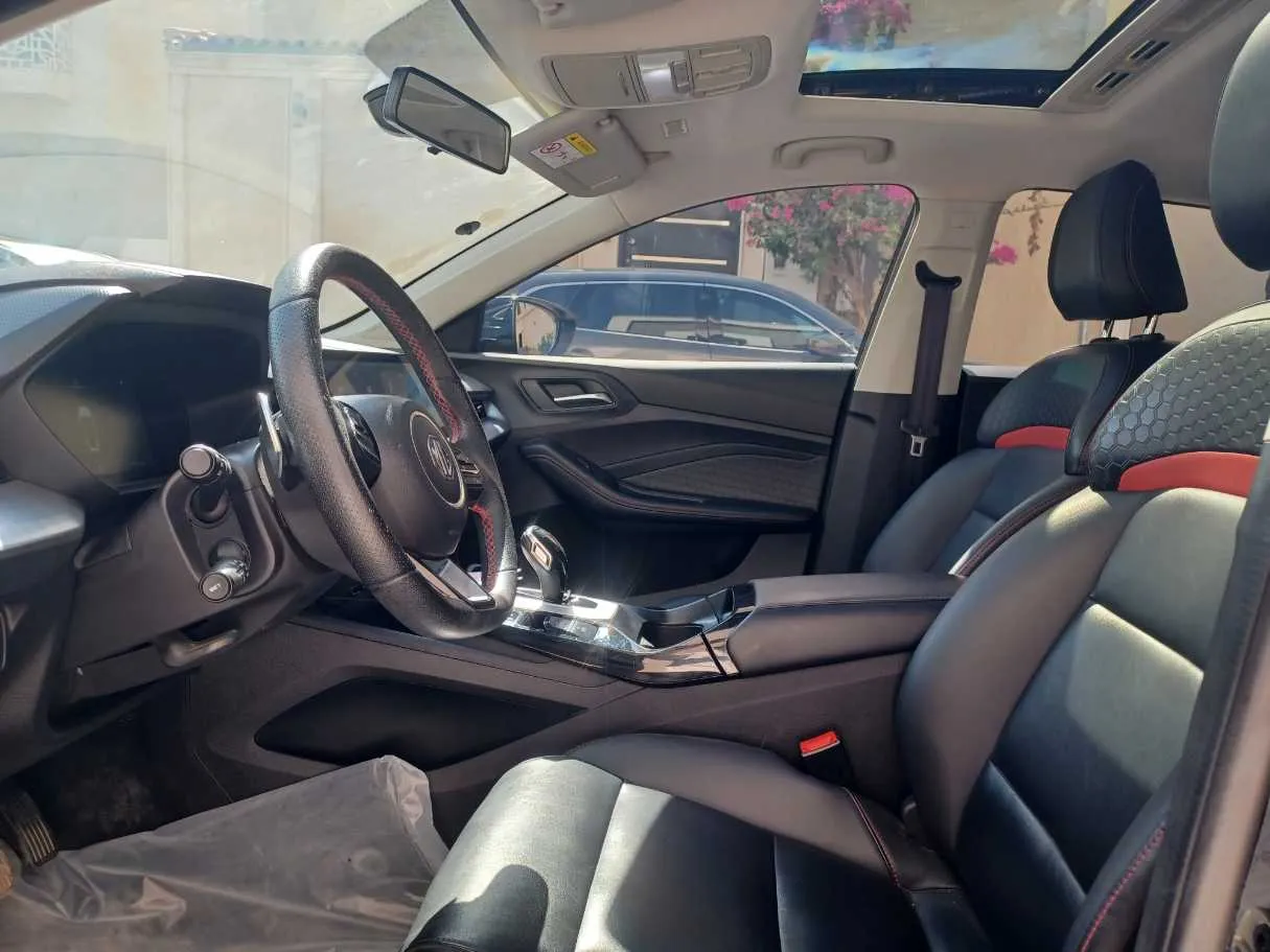Car image 12