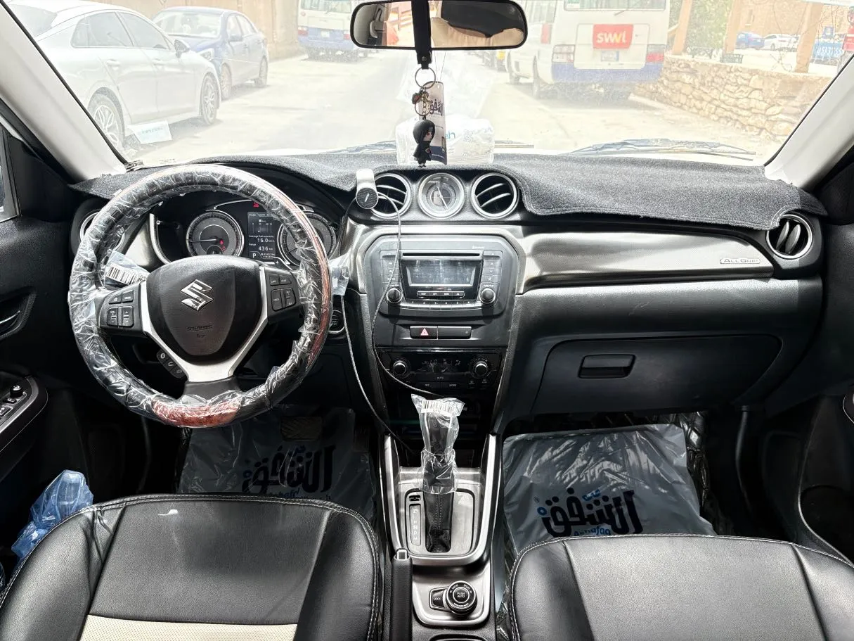 Car image 18