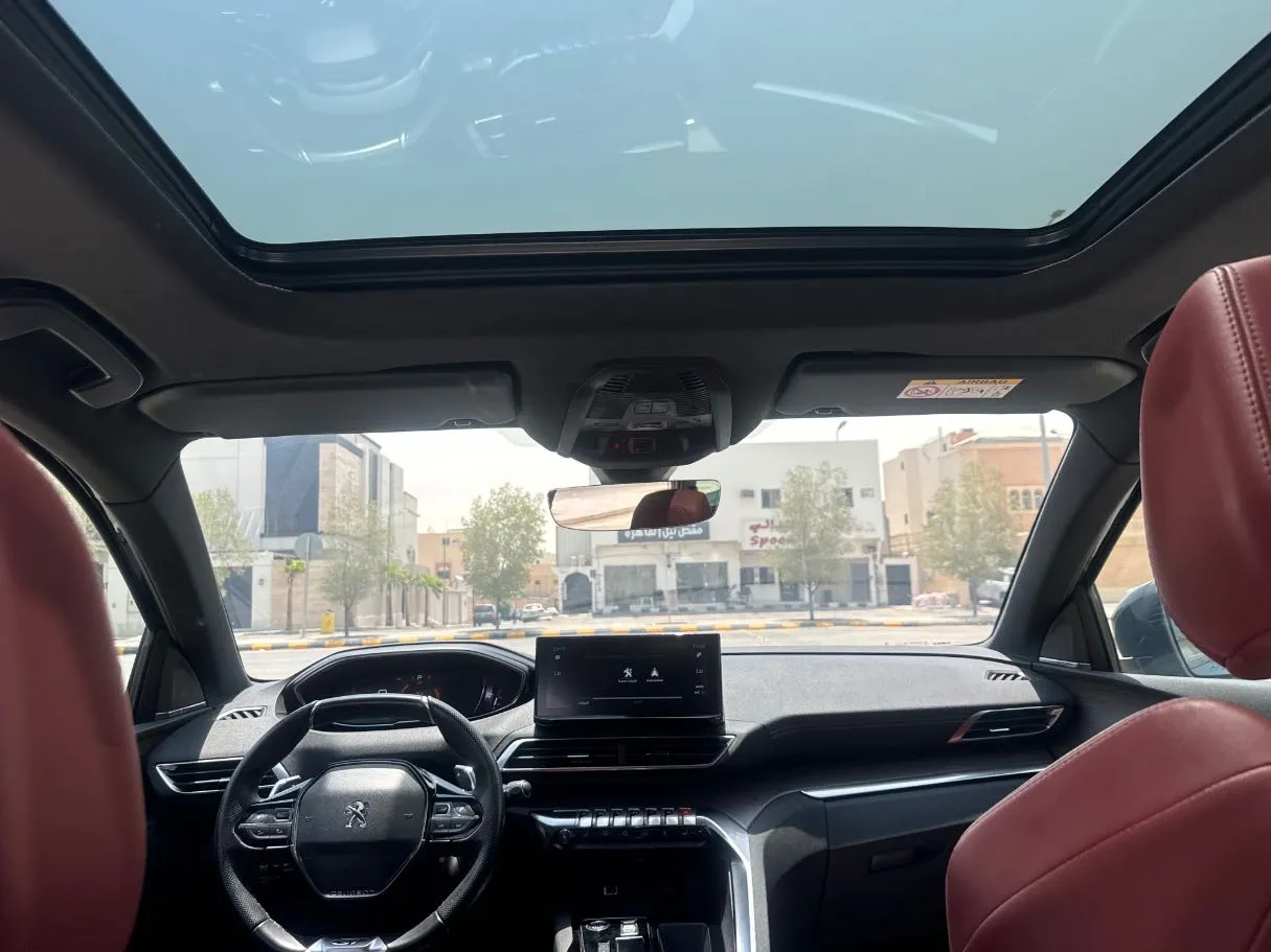 Car image 14