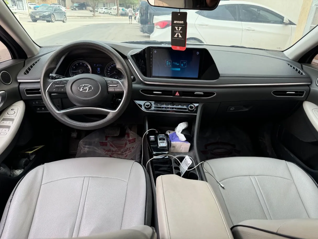 Car image 14