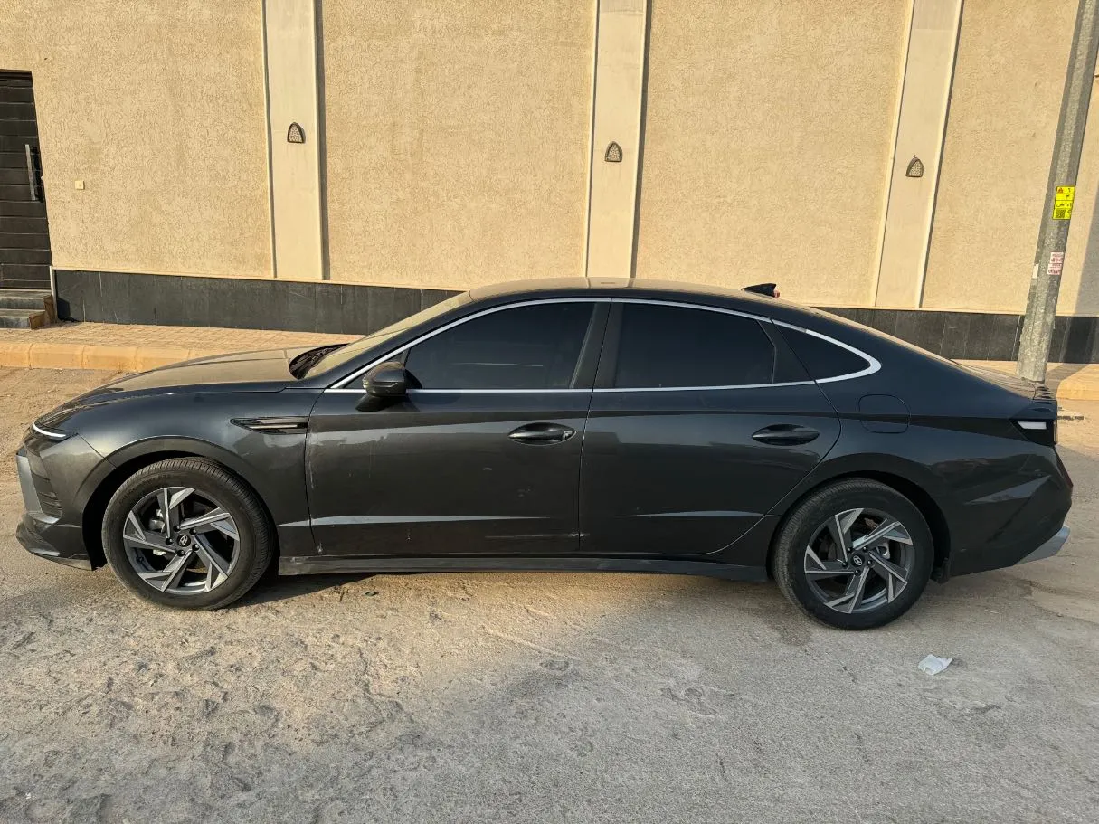 Car image 8
