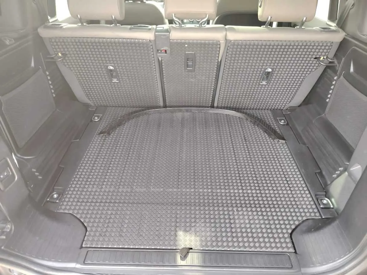 Car image 29