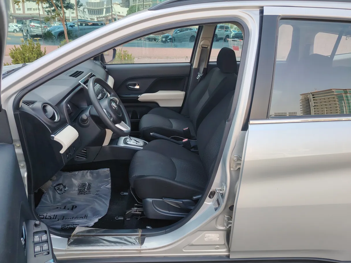 Car image 12