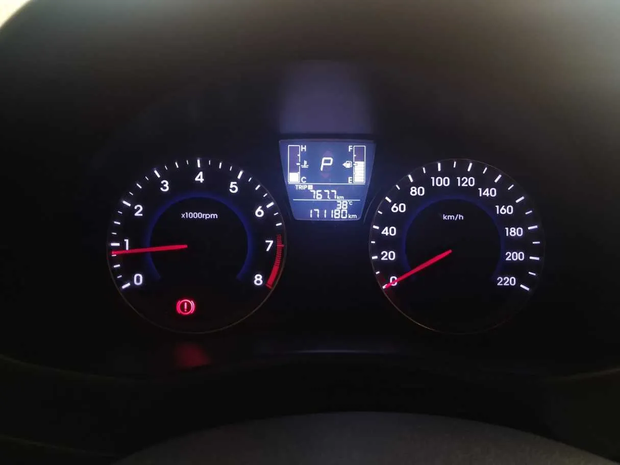 Car image 12