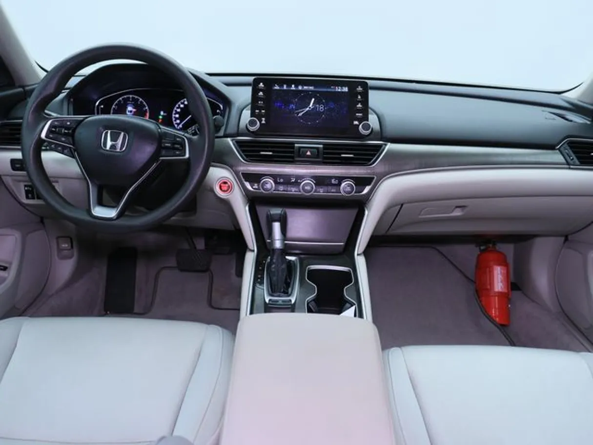 Car image 14