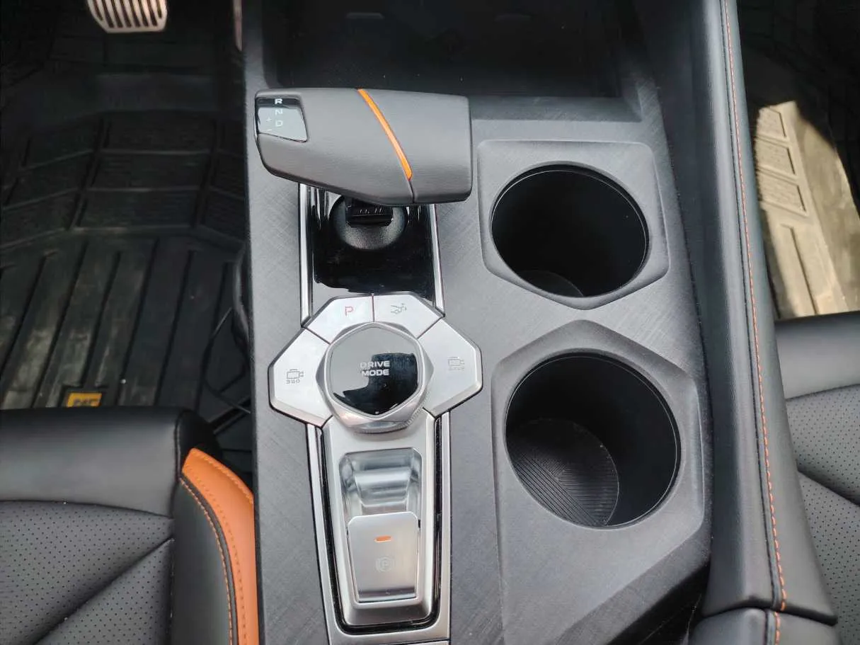 Car image 19