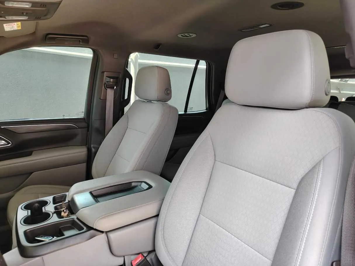Car image 12