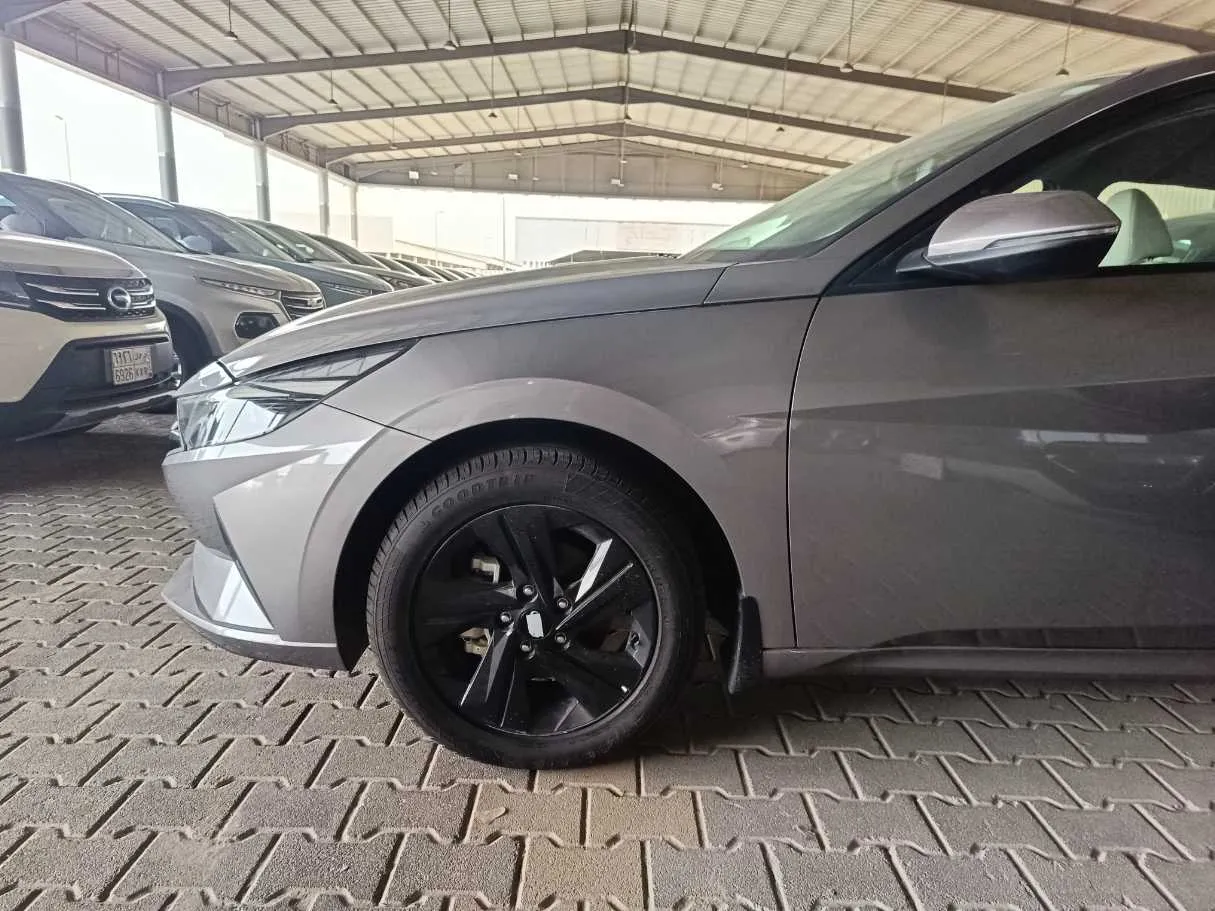 Car image 8