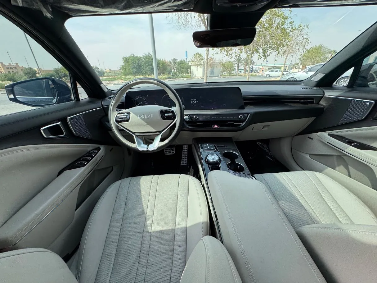 Car image 15
