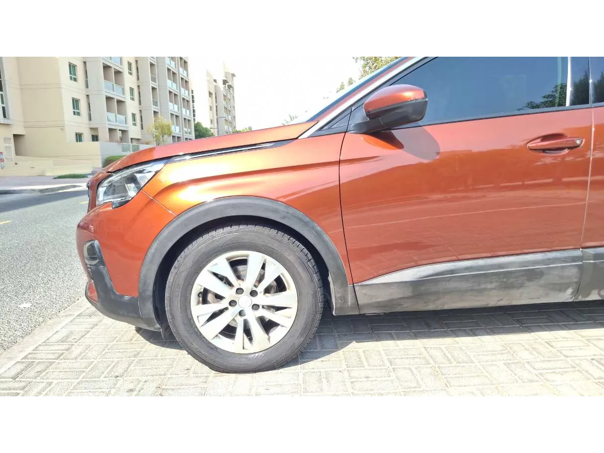 Car image 9