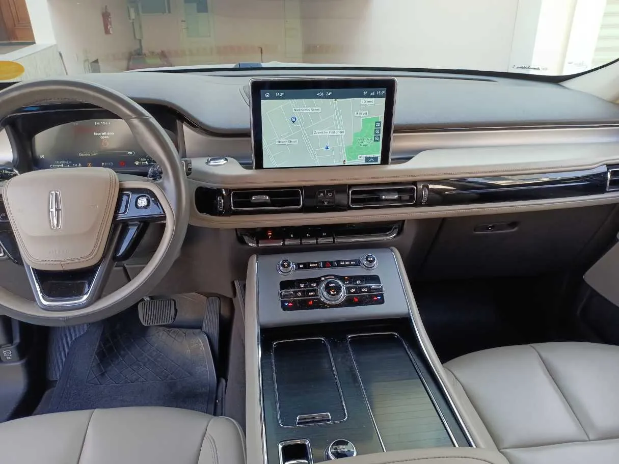 Car image 16