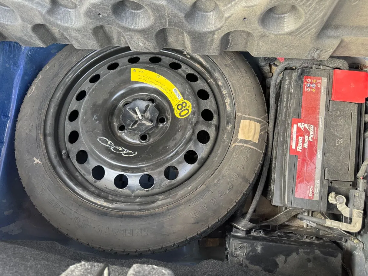 Car image 26
