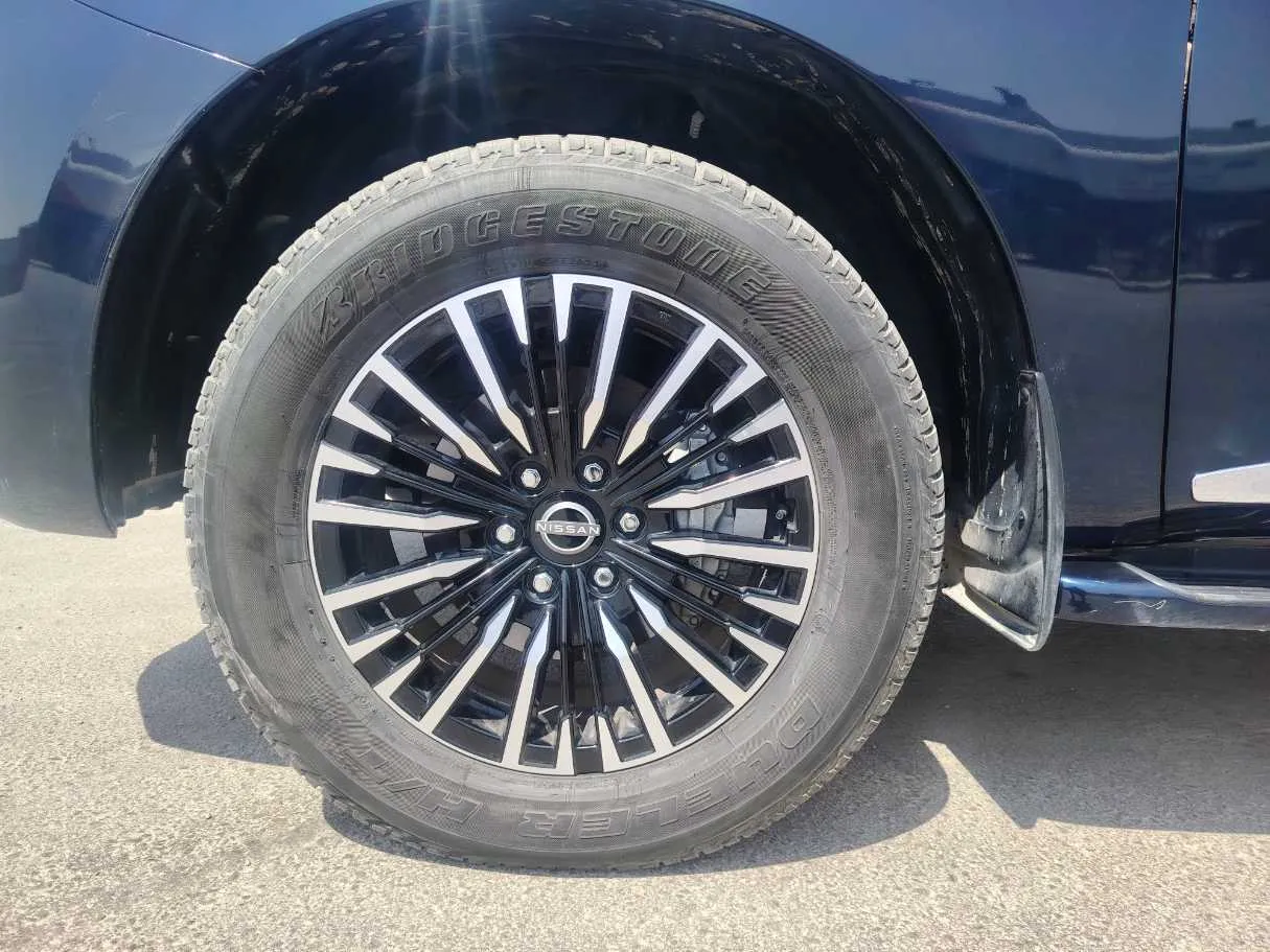 Car image 10