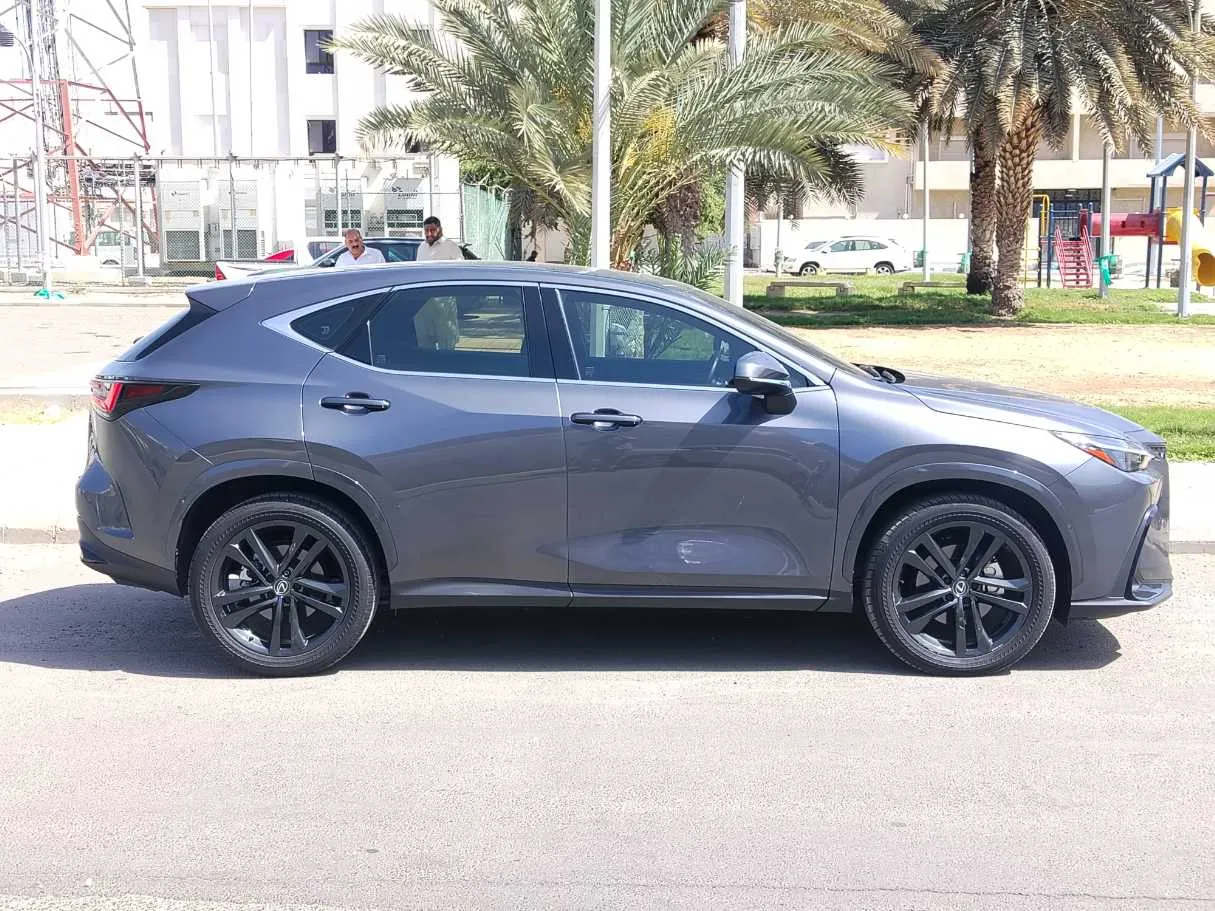 Car image 4