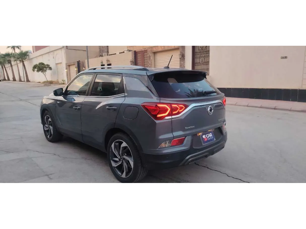 Car image 7