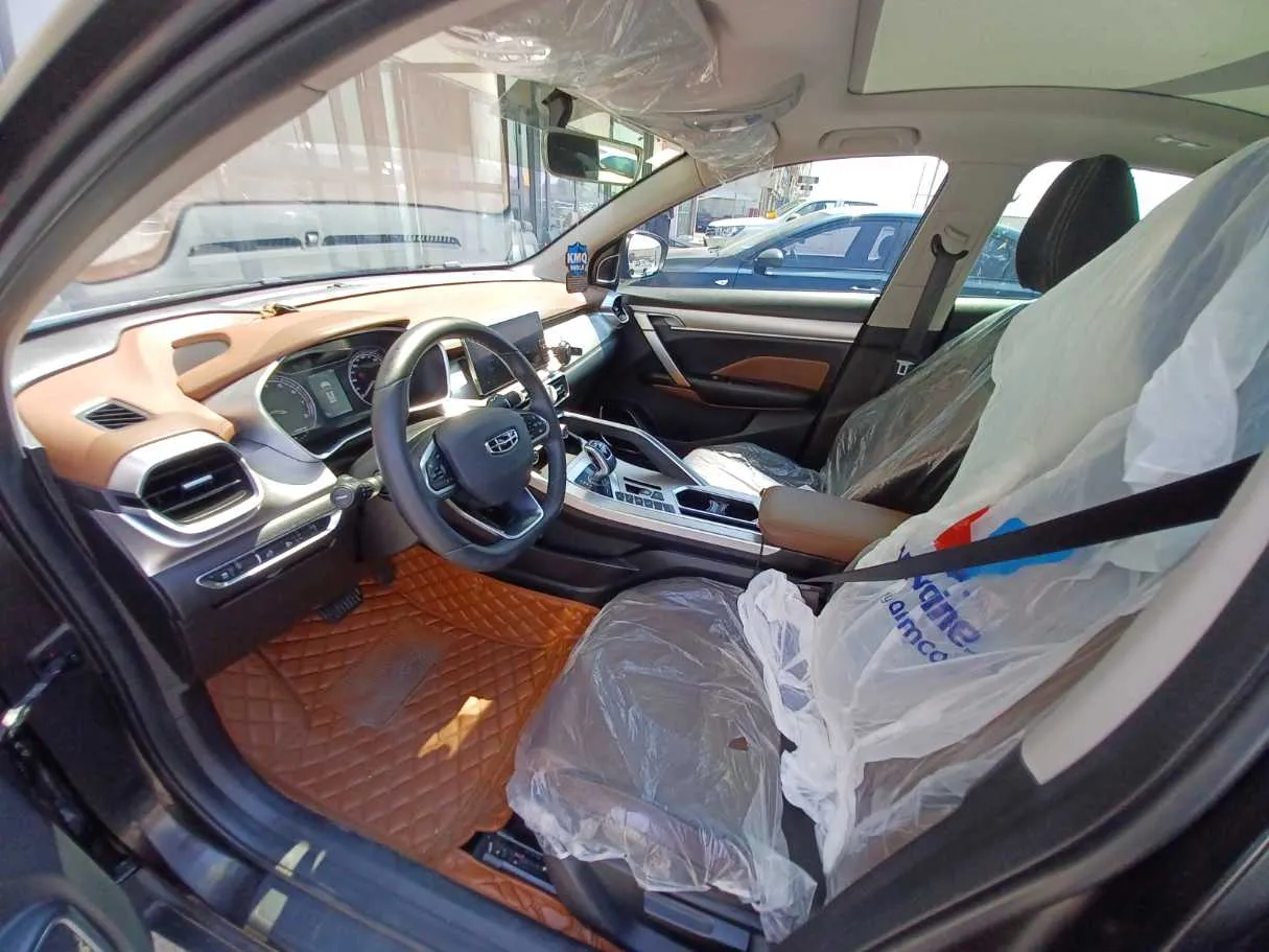 Car image 10