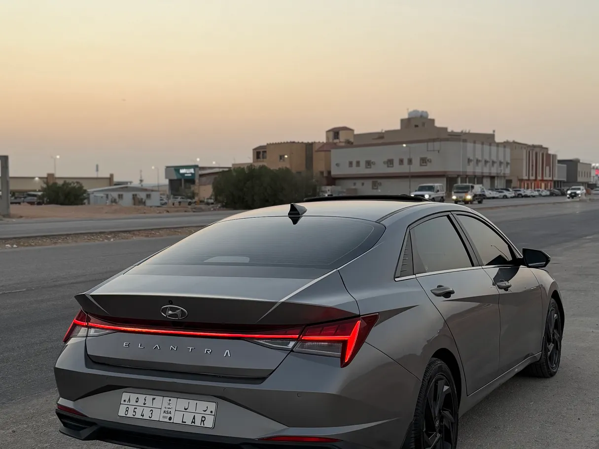 Car image 3