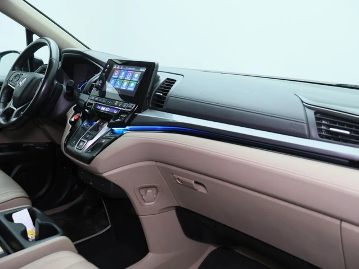 Car image 10